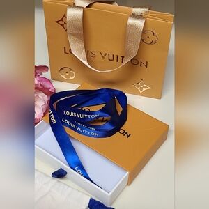 LV 4-piece gift set | Box, Ribbon, Gold mono Bag & 1 Small Dustbag